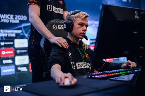 Dota2最新比赛结果分析与精彩瞬间回顾